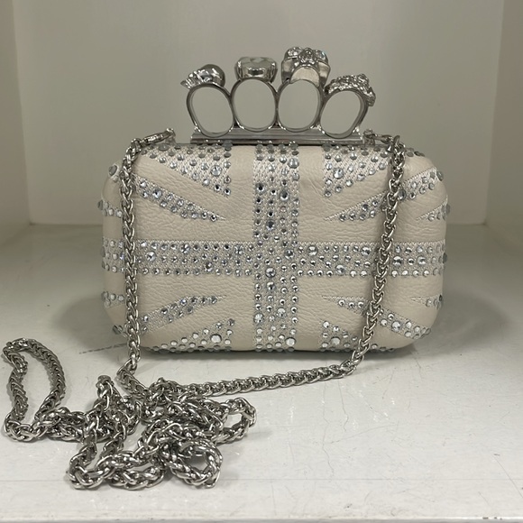 Knuckle clutch in ivory Vegan leather - Picture 7 of 7